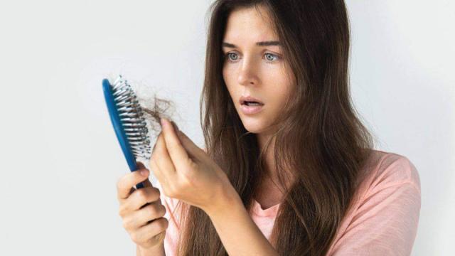 ماذا تعرفين عن طرق علاج تساقط الشعر؟.. إليك الإجابة