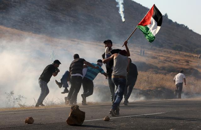 إصابة 4 فلسطينيين في اشتباكات مع الجيش الإسرائيلي بمخيم قلنديا