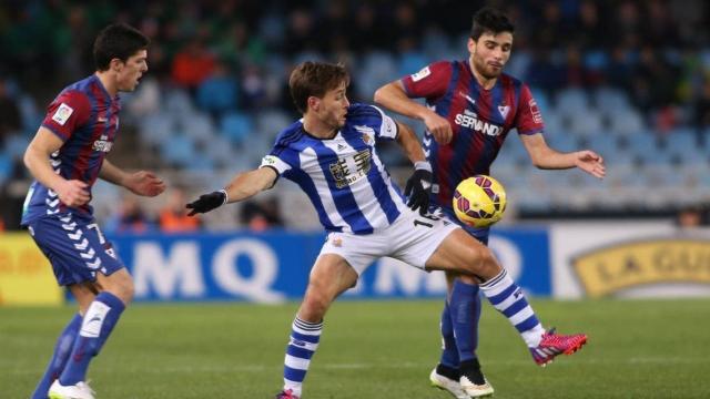 سوسيداد يرفض هدية صدارة الدوري الإسباني بتعادل مخيب أمام إيبار