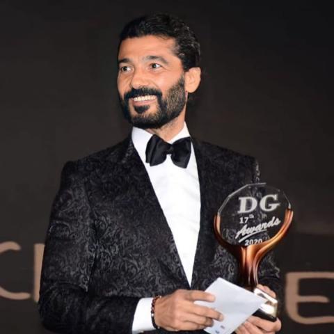 خالد النبوي يهدي جائزة أفضل ممثل سينما لروح محمود ياسين