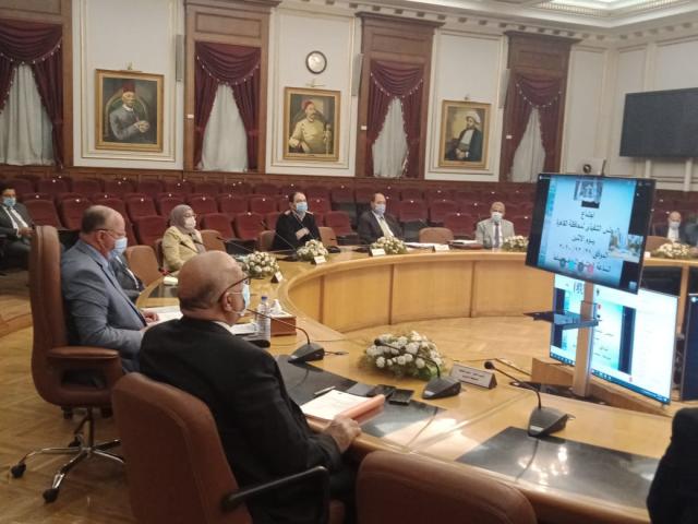 محافظ القاهرة يترأس إجتماع المجلس التنفيذى عبر تقنية الفيديو كونفرانس