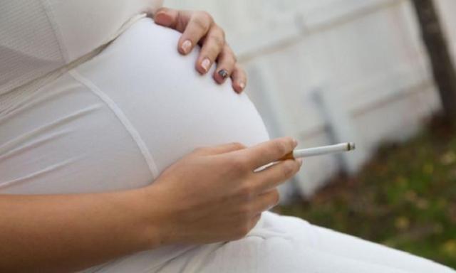 هل تدخين الحامل يضعف سمع الجنين؟.. إليك الإجابة