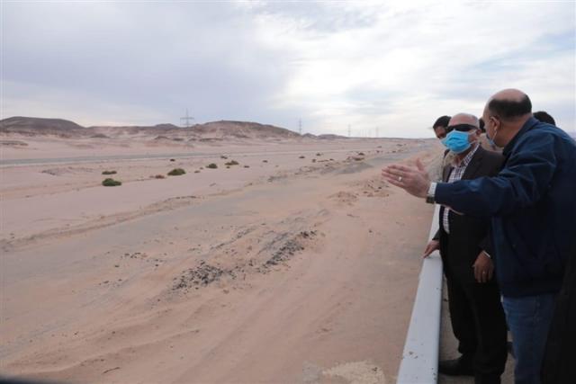 وزير النقل يتفقد مشروع إعادة تأهيل خط سكة حديد قنا - سفاجا - أبو طرطور