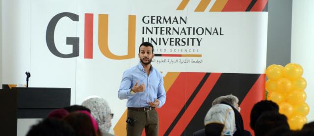 محاضرة بالجامعة الألمانية الدولية بالعاصمة الإدارية للمدرب الرياضي عمر عبد القادر