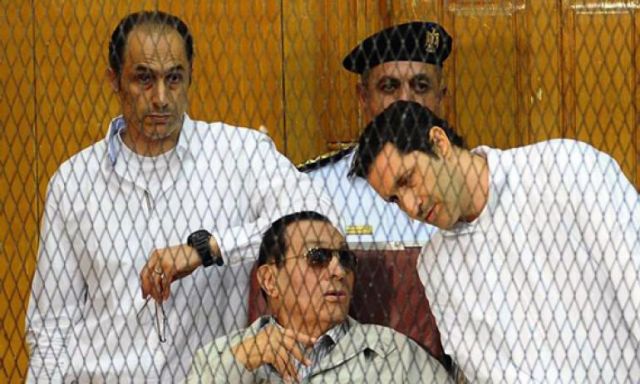 وصول مبارك ونجليه أكاديمية الشرطة لإعادة محاكمتهم في”القصور الرئاسية”