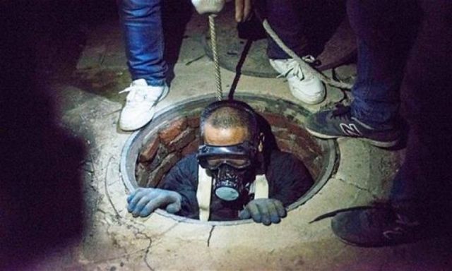 في الصين.. سباك يقضي 4 ساعات في الصرف الصحي بحثاً عن عقد ألماظ