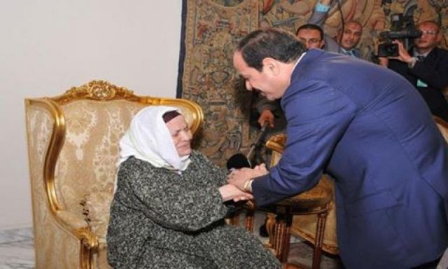 الرئيس السيسى  يرد على تصريحات وزير العدل :مهنة عامل النظافة شرف لكل مصرى