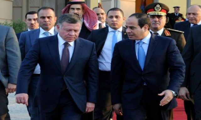 العاهل الأردني الملك عبدالله الثانى فى استقبال السيسي  لدى وصوله عمان