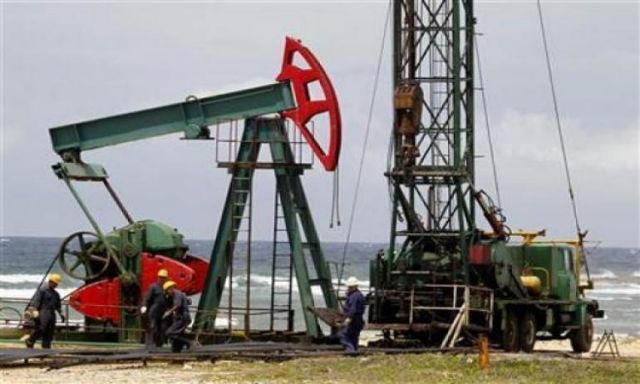 تراجع أسعار النفط بسبب  إرتفاع أسعار صرف الدولار