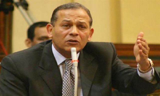 السادات يطالب السيسي بتشكيل لجنة عليا لزيادة الصادرات المصرية