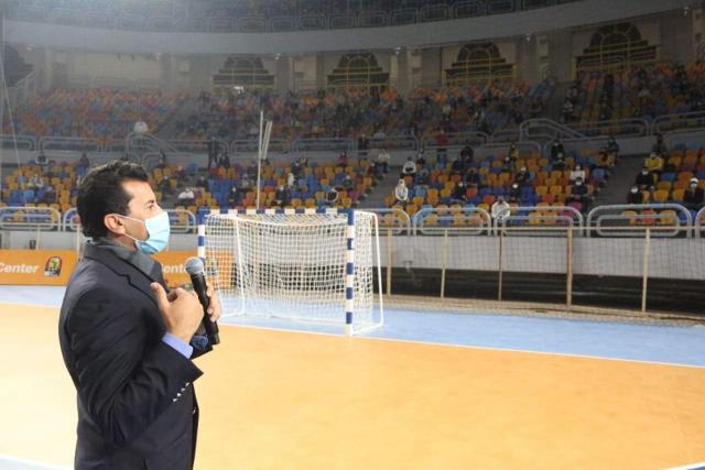 وزير الرياضة : استاد القاهرة جاهز لإستضافة المباريات 15 يناير