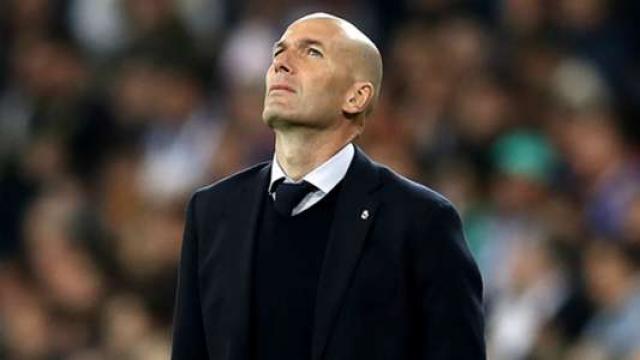 تقرير: زيدان أخبر لاعبي ريال مدريد برحيله في نهاية الموسم