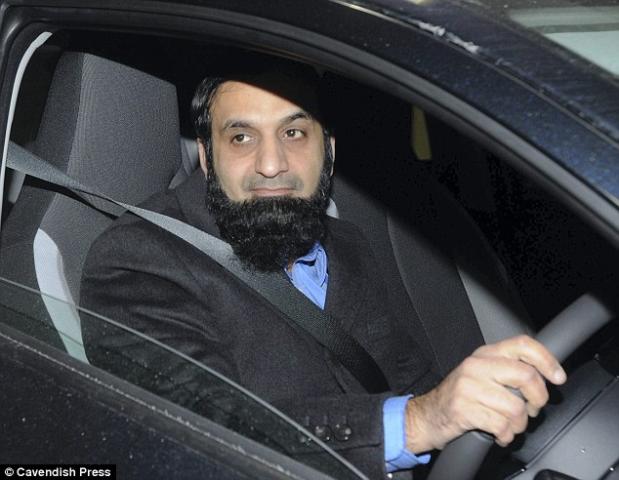 بريطانيا تحاكم طبيب لإجراءه عمليات ختان للأطفال الذكور المسلمين والمسيحيين