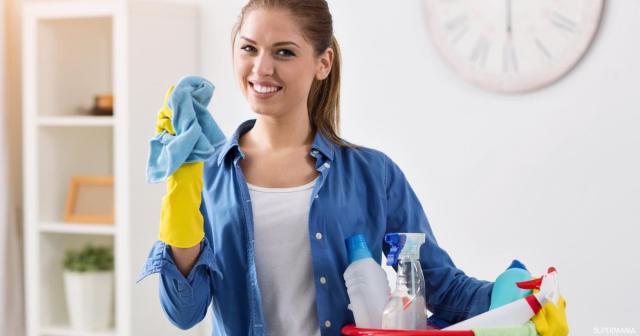 أعمال التنظيف والطبخ في المنزل