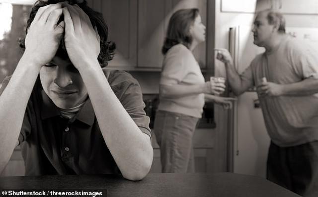 دراسة: خلافات الوالدين تصيب الأطفال بأمراض الصحة النفسية والعقلية