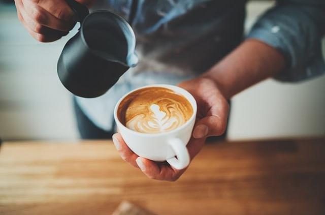 دراسة: شرب الكثير من القهوة يوميًا يحمي من سرطان البروستاتا