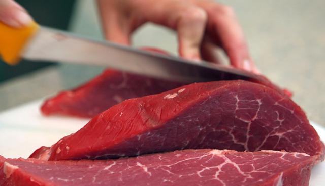 سعر اللحوم ثابت فى محلات الجزارة .. الضأن يتراوح بين 120 و 140 جنيها