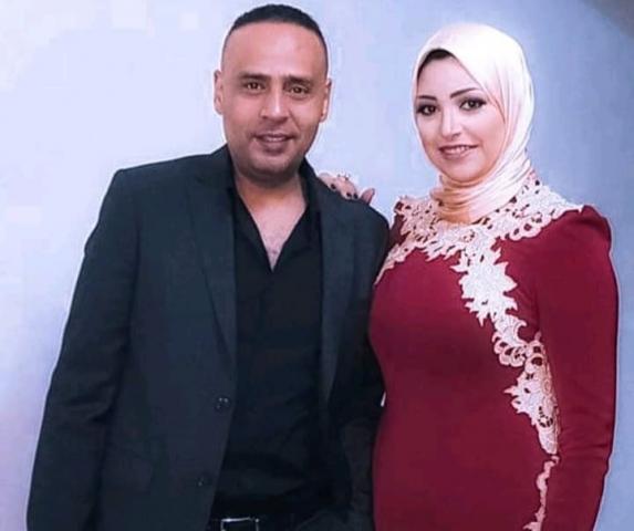 محمود عبد المغني وزوجته 