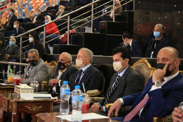 وزير الرياضة يشهد مباراة مصر وروسيا ببطولة العالم لليد بصالة ستاد القاهرة 