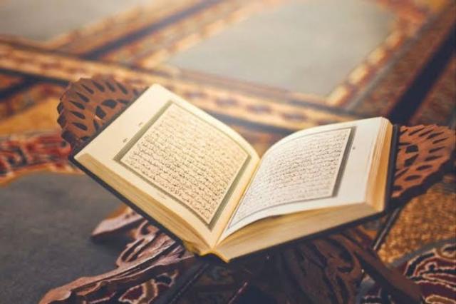 هل يجوز قراءة القرآن بملابس خفيفة في رمضان ؟.. الإفتاء تجيب