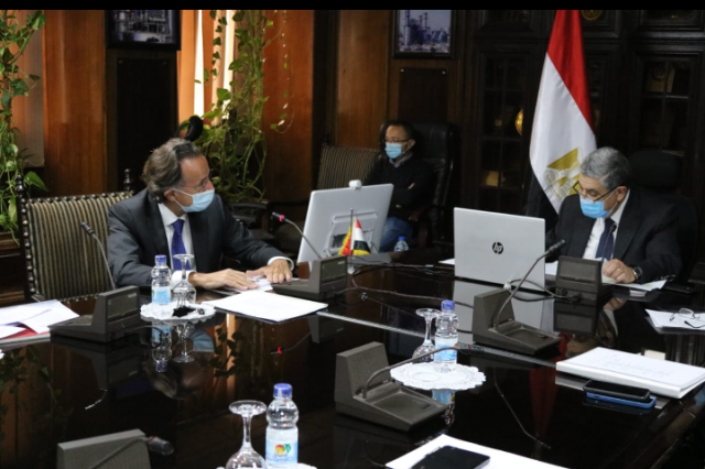 كواليس اللقاء الذى مع بين وزير الكهرباء ومدير مكتب بنك التعمير الألمانى بالقاهرة