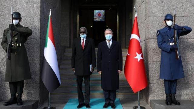 وزير الدفاع التركي ونظيره السوداني