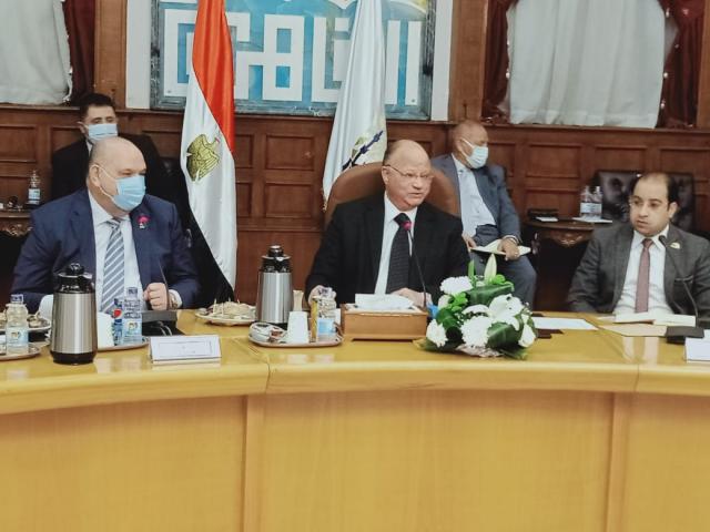 بالصور .. تفاصيل إجتماع محافظ القاهرة مع أعضاء مجلس النواب الجدد ” القائمة ”