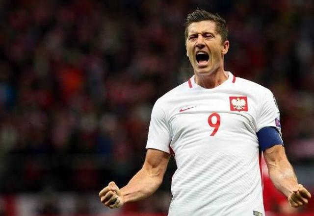 ليفاندوفسكي يصدم المنتخب البولندي قبل مواجهة إنجلترا بتصفيات كأس العالم