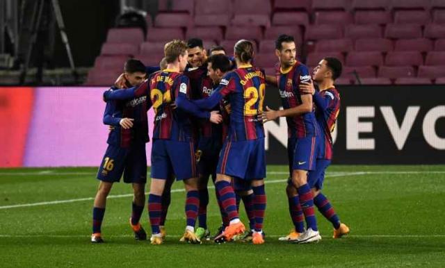 برشلونة يواجه قادش في الدوري الإسباني وسط ضغوط كبيرة بعد تعثر أتلتيكو مدريد