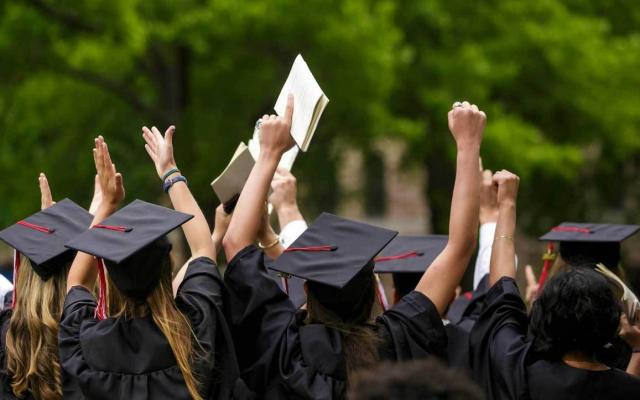 «الأعلى للجامعات» يوافق على إعفاء طلاب الدراسات العليا بهذه الكليات من شرط التفرغ
