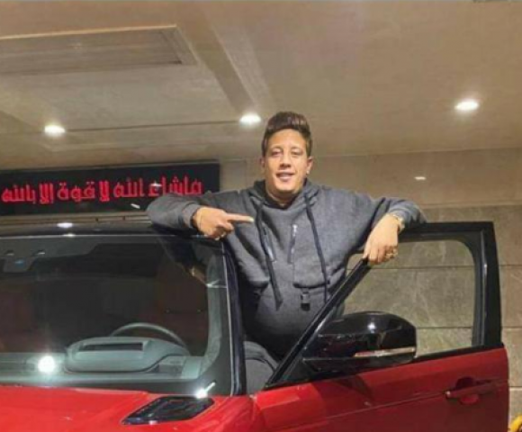 حمو بيكا يستفز جمهوره بسيارته الباهظة عبر ”فيس بوك”