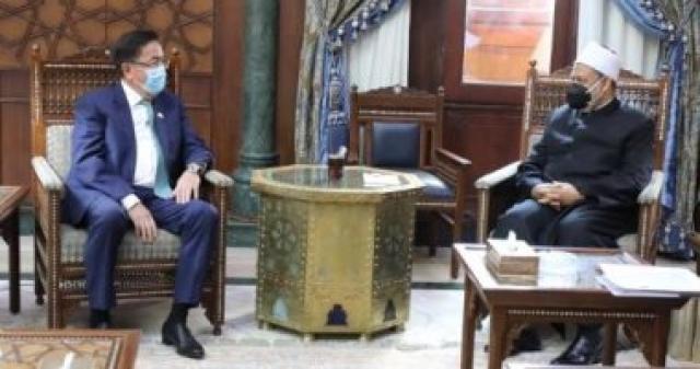 تفاصيل مباحثات شيخ الأزهر مع سفير كازاختستان