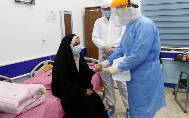 العراق يبدأ حملة التطعيم ضد كورونا