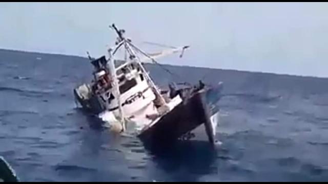 تفاصيل إنقاذ 11 صيادا بعد شحوط مركبهم بالقرب من جزيرة الجيثوم