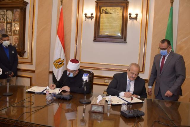 بالصور ..توقيع بروتوكول تعاون بين جامعة القاهرة ووزارة الأوقاف لتدريب أئمة المساجد