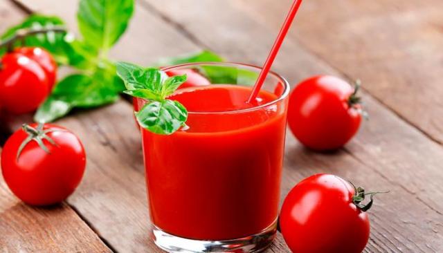 عصير الطماطم.. الحل المثالي لمرضى ضغط الدم