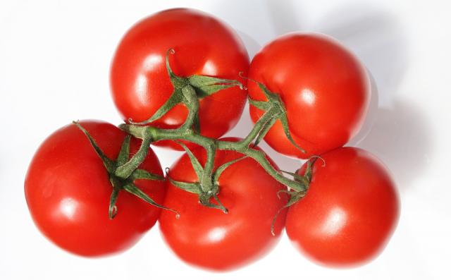 الطماطم يتراوح بين 1-1.5 جنيه .. تعرف على أسعار الخضراوات