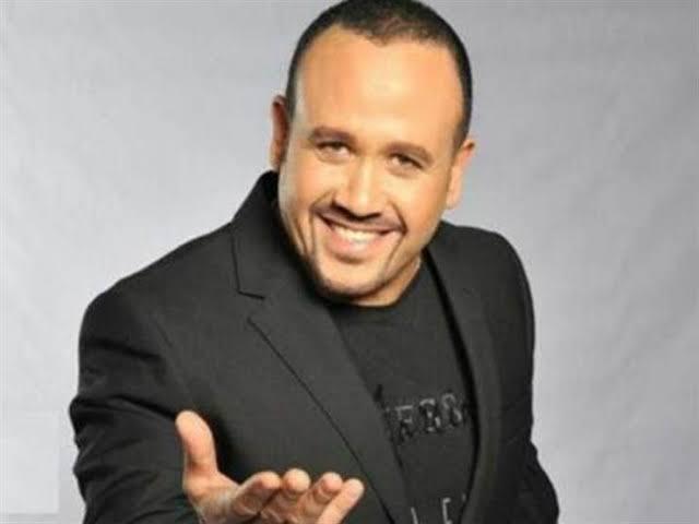 هشام عباس يكشف سر عن علاقة أحمد السقا بالراقصات