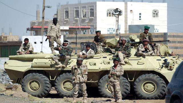 عشرات القتلى والجرحى والأسرى الحوثيين في معارك  عنيفة بمحافظتي حجة وتعز