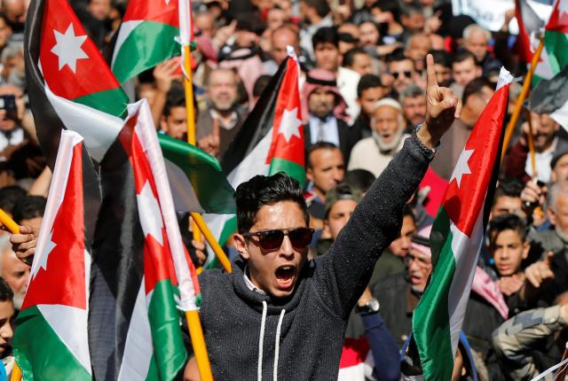 احتجاجات في الأردن ضد اجراءات الحظر بسبب كورونا
