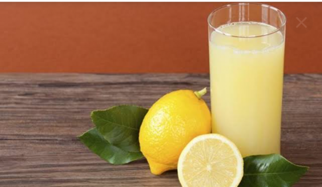عصير الليمون .. غسول سحري للتخلص من مشاكل البشرة