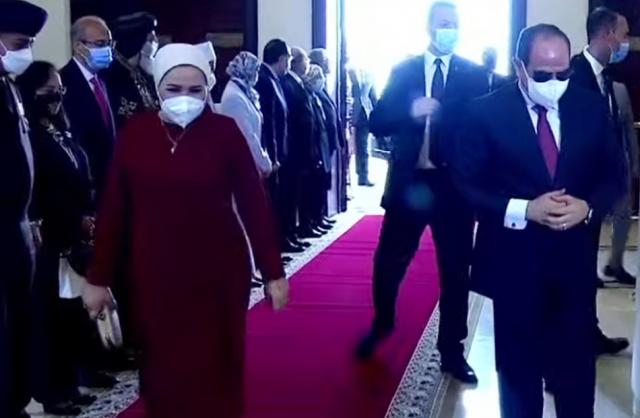 انطلاق مراسم إحتفالية عيد الأم بحضور الرئيس السيسى وقرينته