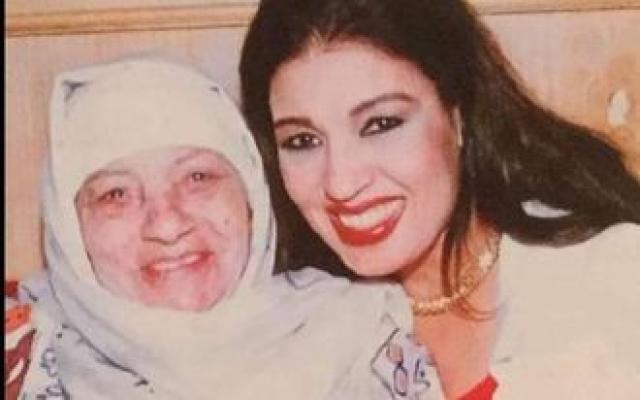 فيفي عبده تحتفل بعيد الأم بصورة مع والدتها: وحشتيني أوي