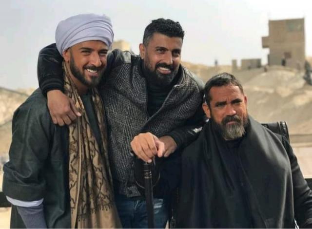 محمد مهران برفقة أمير كرارة ومحمد سامي في كواليس مسلسل ”نسل الأغراب”