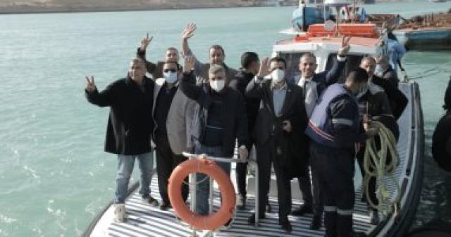 رئيس هيئة قناة السويس يحتفل بوصول السفينة البنمية لبحيرات الإسماعيلية