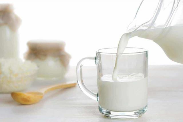 فوائد مذهلة لتناول كوب من الحليب قبل النوم