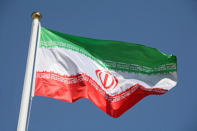 أول تعليق لـ إيران على استهداف سفينتها في البحر الأحمر