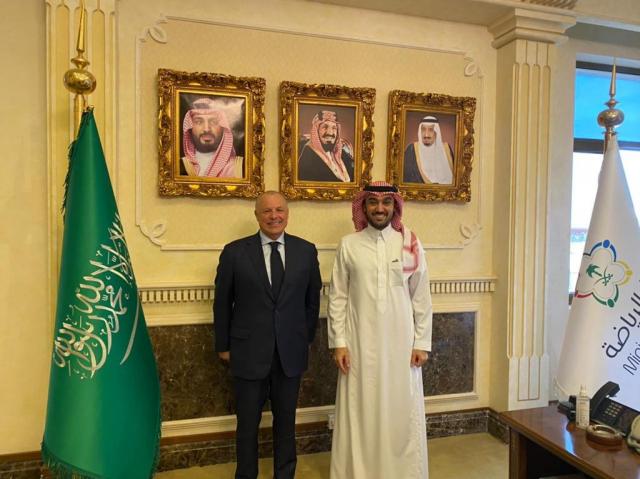 أبوريدة يلتقي وزير الرياضة السعودي بالرياض