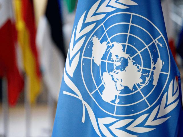 أول تعليق لـ الأمم المتحدة على قصف مطار دولة عربية كبري