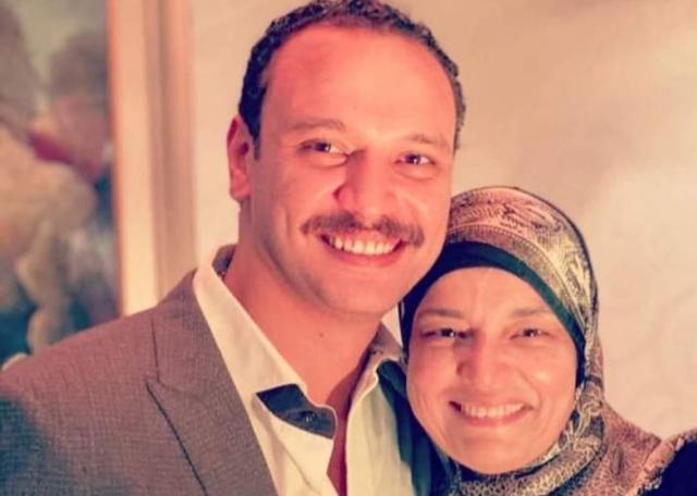 ريهام عبد الغفور تنعي والدة أحمد خالد صالح بعد وفاتها بفيروس كورونا